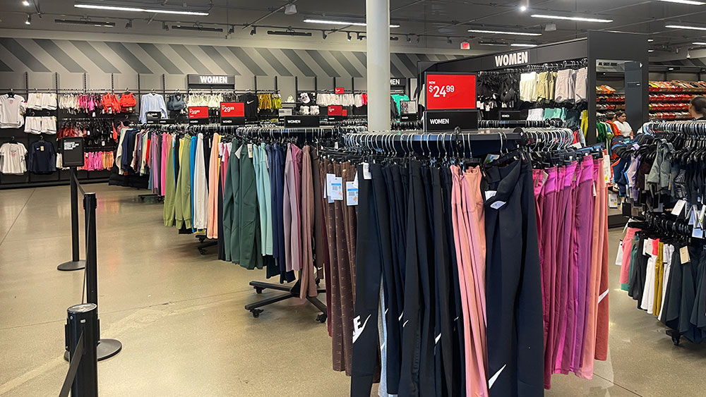 Nike clearance warehouse best sale